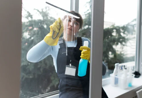 Nettoyage de vitres intérieures et extérieures à Maillot